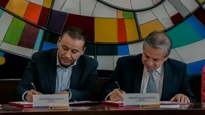 Firma de Convenio entre el Gobierno Autónomo Descentralizado Municipal del Cantón Azogues y la Universidad del Azuay