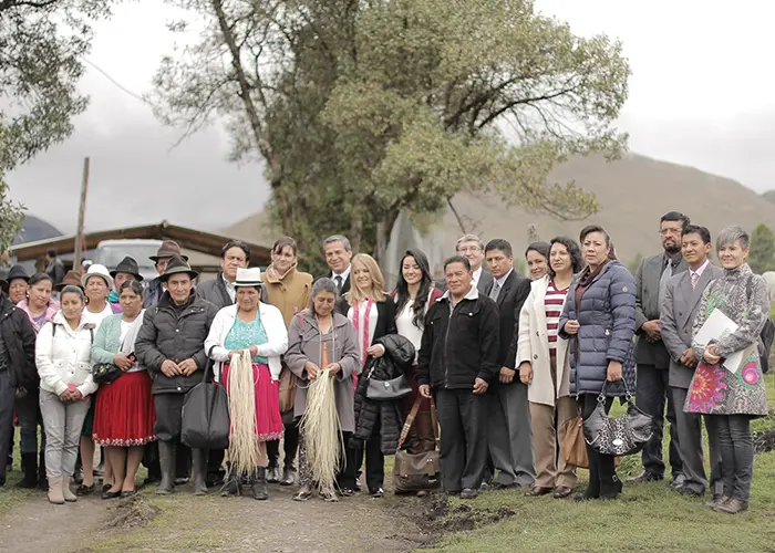 Convenio entre la UDA y el Municipio de Biblián para capacitar artesanas