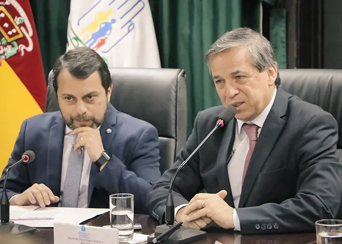 Convenio marco entre la UDA y el IESS