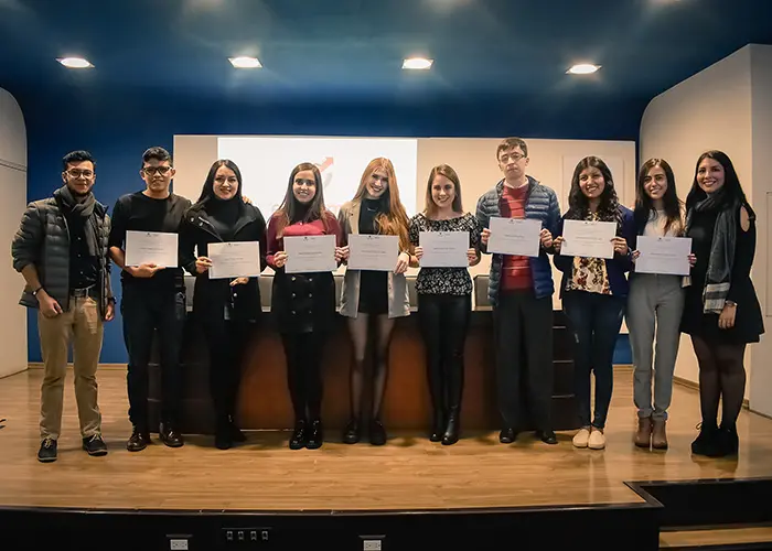 Reconocimiento al mérito académico en la Escuela de Economía