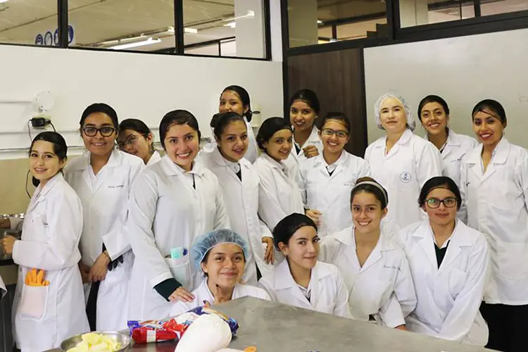 Talleres de Ingeniería en Alimentos con bachilleres