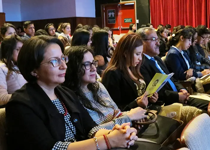 Conferencia sobre investigación educativa en la UDA