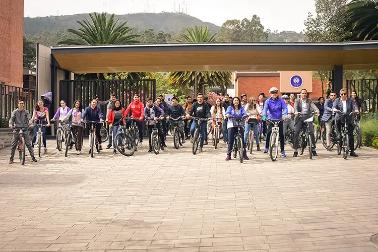 La UDA se sube a la bicicleta