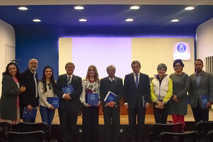 Lanzamiento del libro "Palabras y signos de la vida cotidiana" de Oswaldo Encalada 