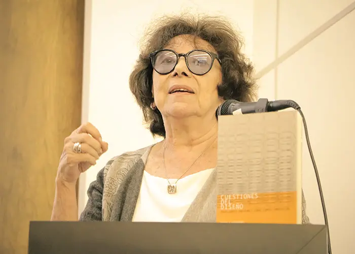 Dora Giordano presents her book at the UDA