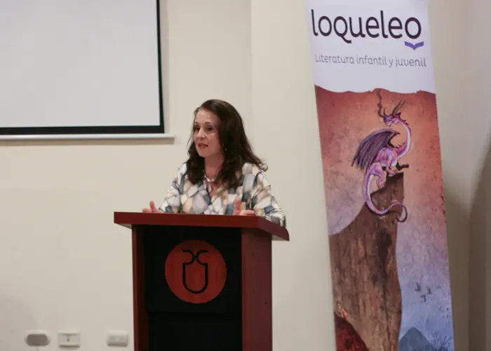 Edna Iturralde spoke at the UDA between dreams and letters