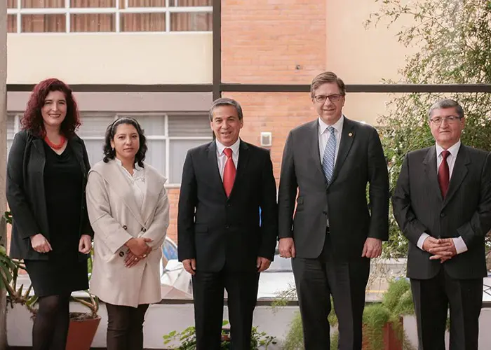 Conferencia del embajador de Estados Unidos en la UDA