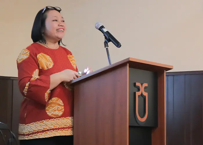 Charla sobre Indonesia en el Auditorio de Ciencias Jurídicas