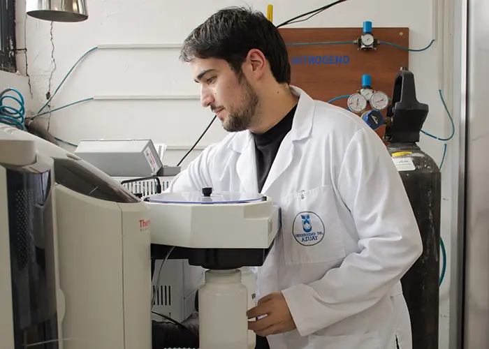 De visita a los laboratorios de la UDA, conociendo de quimiometría