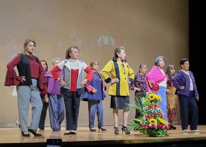 Estudiantes de la UDA diseñan ropa para el desfile “Belleza Permanente”