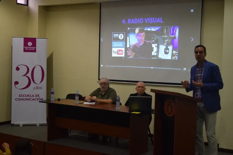 Charla sobre el futuro de la radio