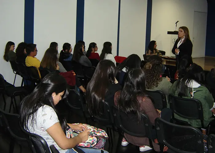 Charla sobre el suicidio se llevó a cabo en la Universidad del Azuay