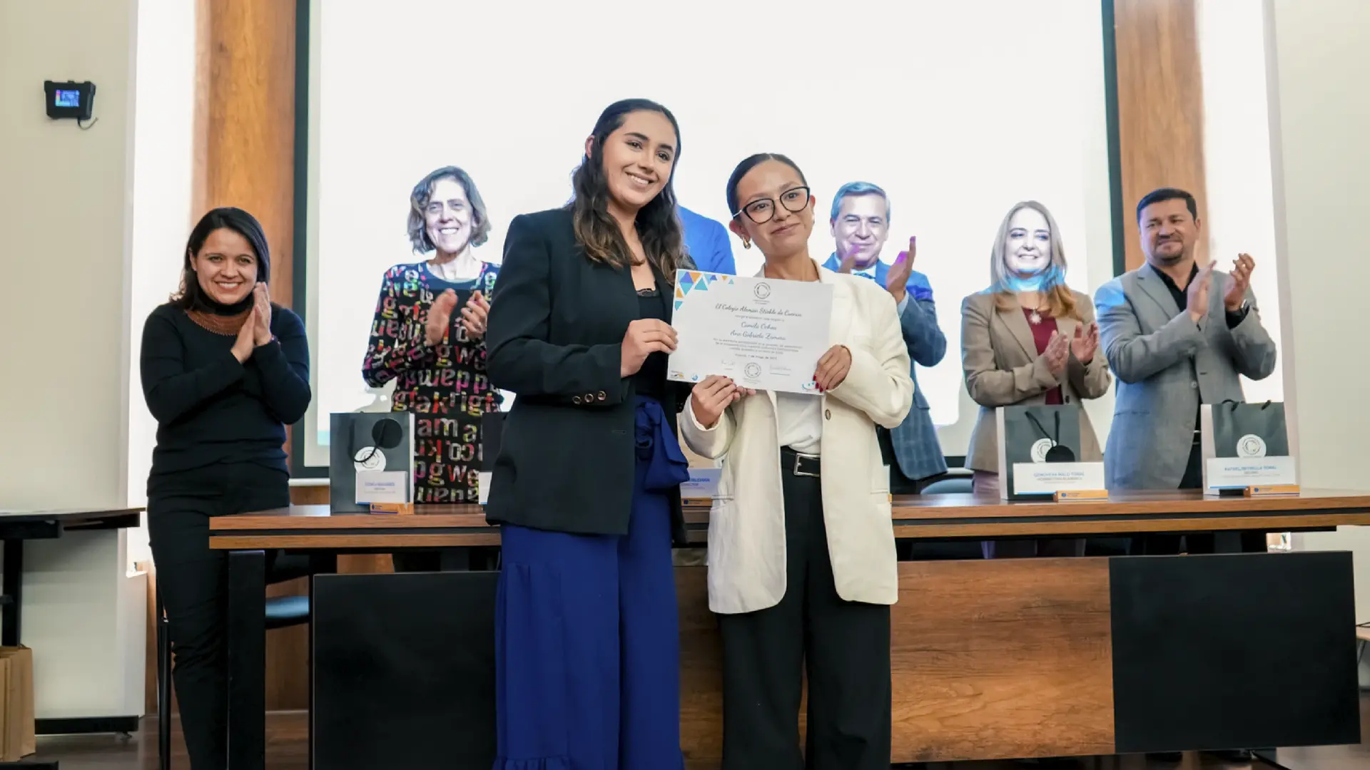 Creatividad en acción: estudiantes de Diseño Textil e Indumentaria renuevan uniformes del Colegio Alemán