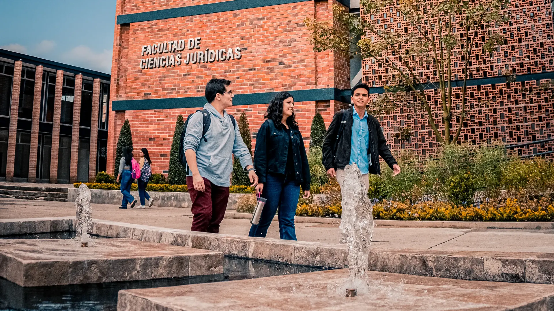 ¿Por qué estudiar Derecho o Estudios Internacionales en la UDA?