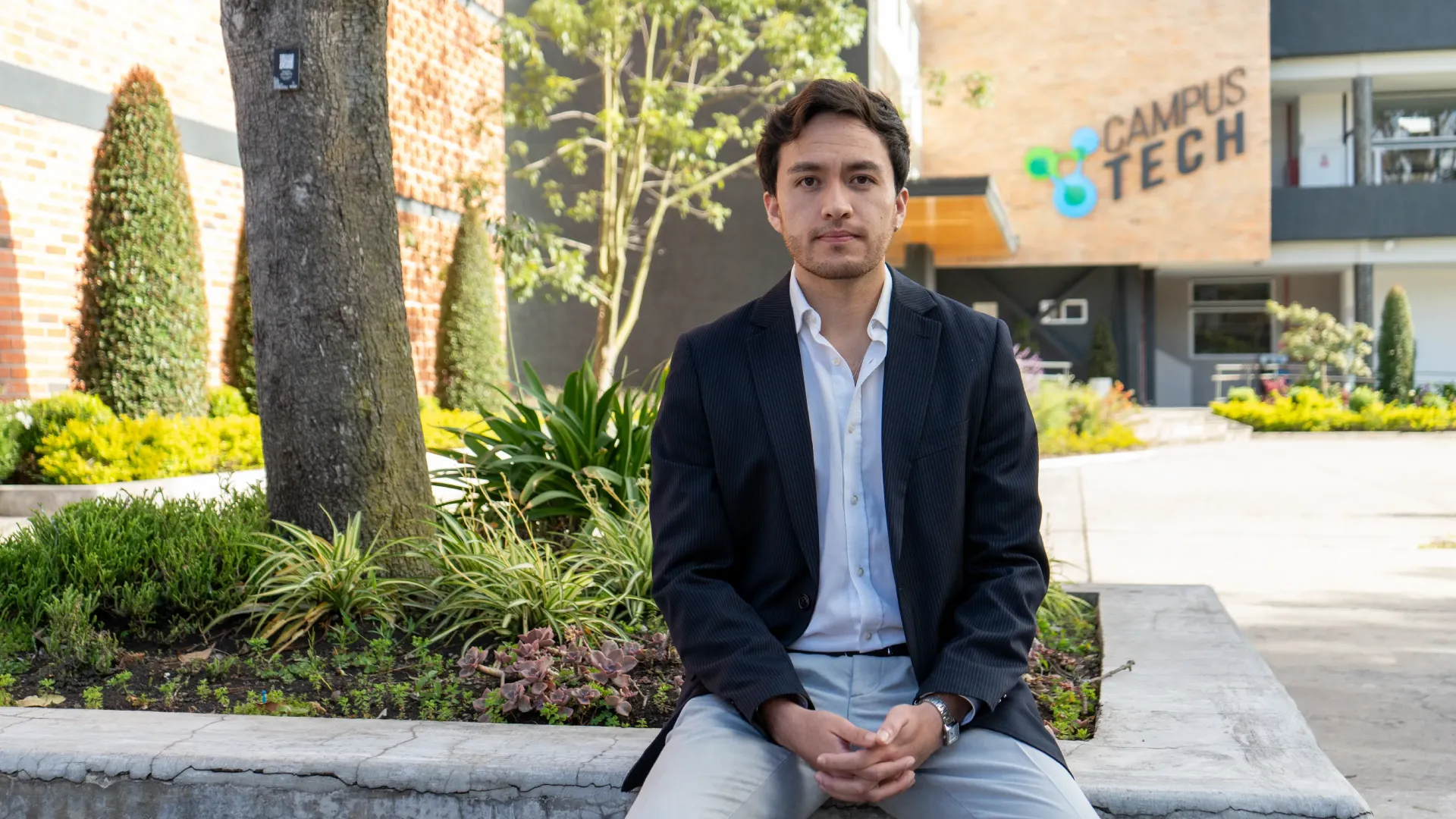 De la UDA a la diplomacia: graduado de la Universidad del Azuay ingresa a la Academia Diplomática Galo Plaza Lasso