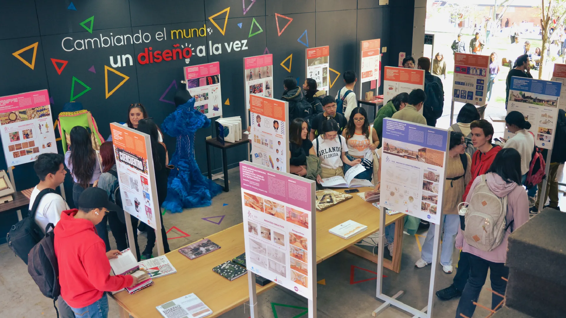 Diseñamos bonito, pero no contamos nada: por qué los diseñadores deben estudiar cómic
