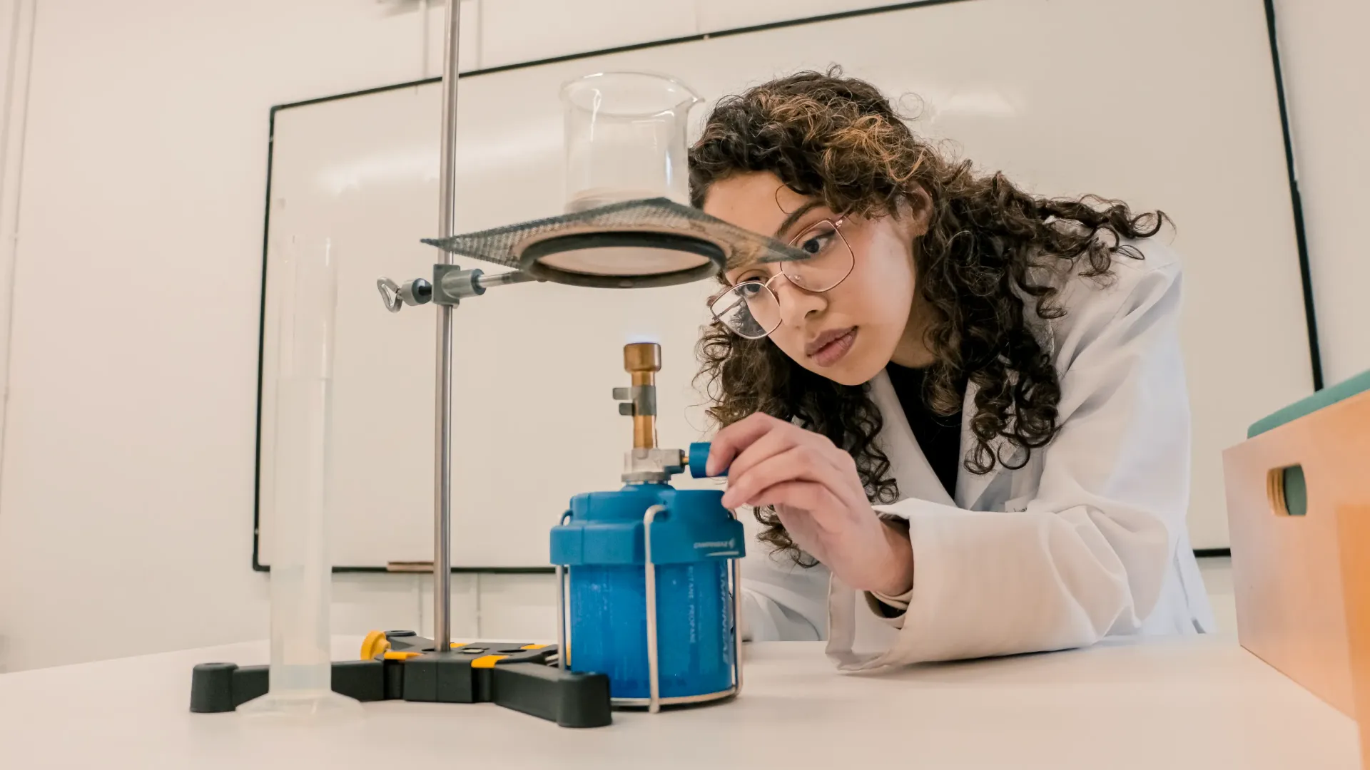 La ciencia las necesita: mujeres y niñas construyendo soluciones sostenibles