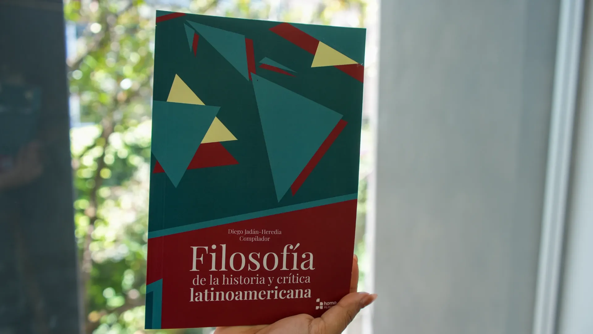 La Universidad del Azuay presentó el libro Filosofía de la historia y crítica latinoamericana, de Diego Jadán Heredia