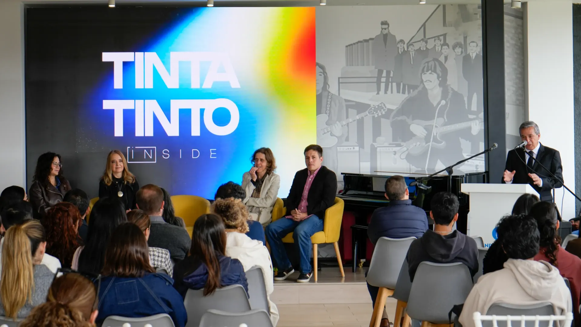 El Tinta Tinto - Inside se inauguró en la Universidad del Azuay