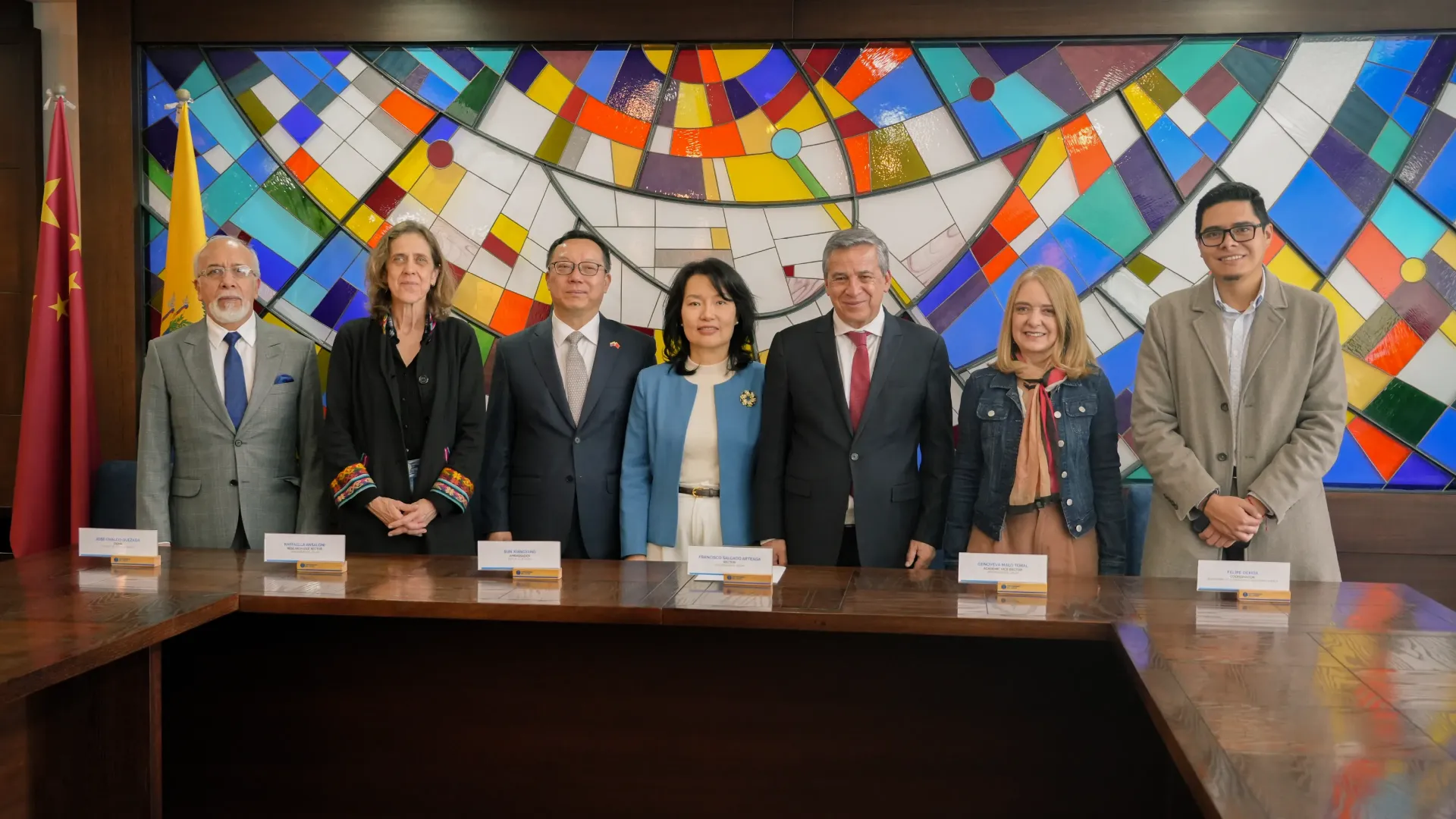 La Universidad del Azuay recibió a Sun Xiangyang, Embajador de la República Popular China