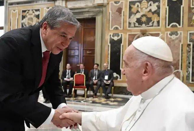 Trazando el camino hacia un futuro más ético: nuestro rector, Francisco Salgado, visita el Vaticano