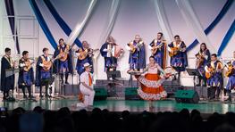 Great recital of La Tuna, in tribute to the 50 years of the University of Azuay