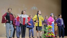 Students of the UDA design clothes for the parade "Permanent Beauty"