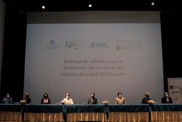 Entrega de  cabinas para la protección del personal del sistema de salud del Ecuador