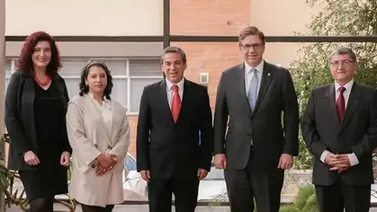 Conferencia del embajador de Estados Unidos en la UDA