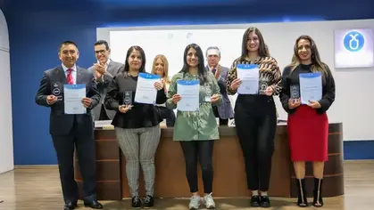 En comunidad construimos y proyectamos nuestra marca UDA: Entrega de certificados a los participantes en los cursos de comunicación institucional