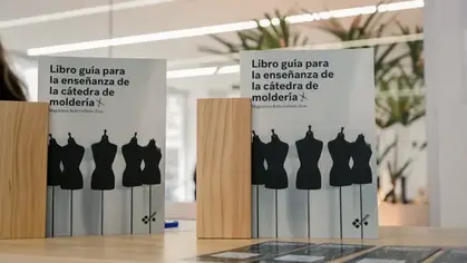 Libro guía para la enseñanza de la cátedra de moldería por Ruth Galindo