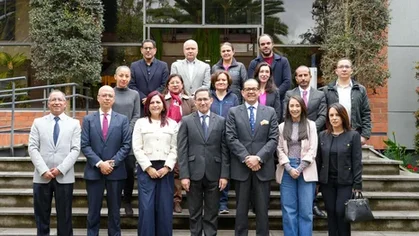 Firma de Convenio Específico entre la Universidad del Azuay y la Bolsa de Valores Quito