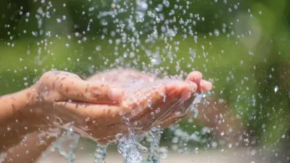 El agua, un recurso vital en riesgo que exige acción colectiva