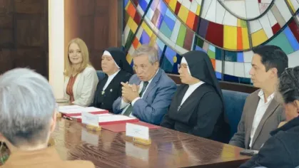 La Universidad del Azuay y la Fundación Oblatas Todosantos firman un convenio interinstitucional. 