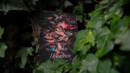 En la Universidad del Azuay se presentó el libro Latidos en la hojarasca, de la autora Magdalena Abad Rodas