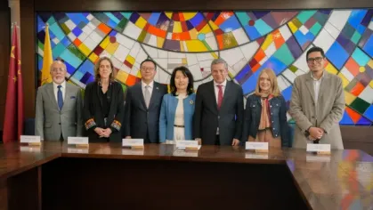 La Universidad del Azuay recibió a Sun Xiangyang, Embajador de la República Popular China