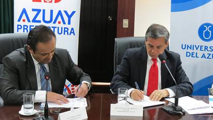 Firma de convenio entre la Universidad del Azuay con la Prefectura del Azuay