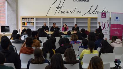 Autores del libro “Rehenes” debaten sobre el rol del periodismo de investigación