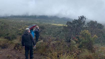 Profesores extranjeros visitan la estación científica el Gullán