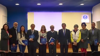 Lanzamiento del libro "Palabras y signos de la vida cotidiana" de Oswaldo Encalada 