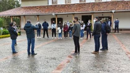 Representantes estudiantiles visitan campus de la UDA