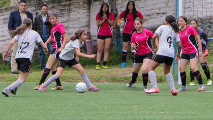 Rompiendo estereotipos a punta de goles