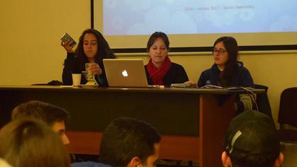 The filmmaker Cuenca Tania Hermida participated in the Afternoon Dialogue of the School of Communication