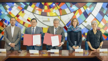 Firma de Convenio Interinstitucional entre la Universidad del Azuay y EMOV EP