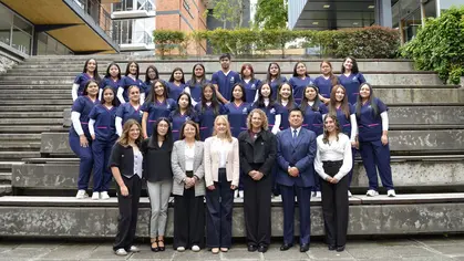 Emotiva entrega de uniformes a estudiantes de la Escuela de Educación Inicial