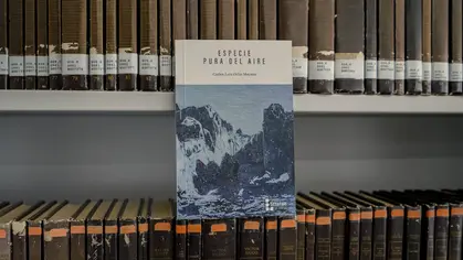 "Especie pura del aire" un poemario de Carlos Luis Ortiz Moyano