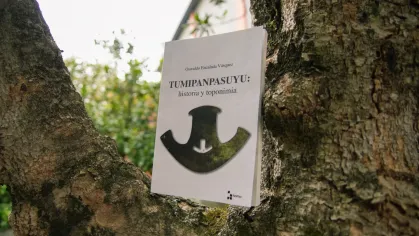 En la Universidad del Azuay se presentó el libro Tumipanpasuyu: historia y toponimia, de Oswaldo Encalada