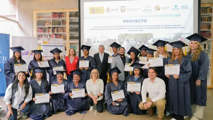 Mujeres rurales de la Agricultura reciben certificaciones