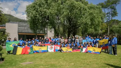 Entrega de casacas institucionales a Pumas Embajadores 
