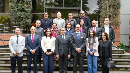 Firma de Convenio Específico entre la Universidad del Azuay y la Bolsa de Valores Quito